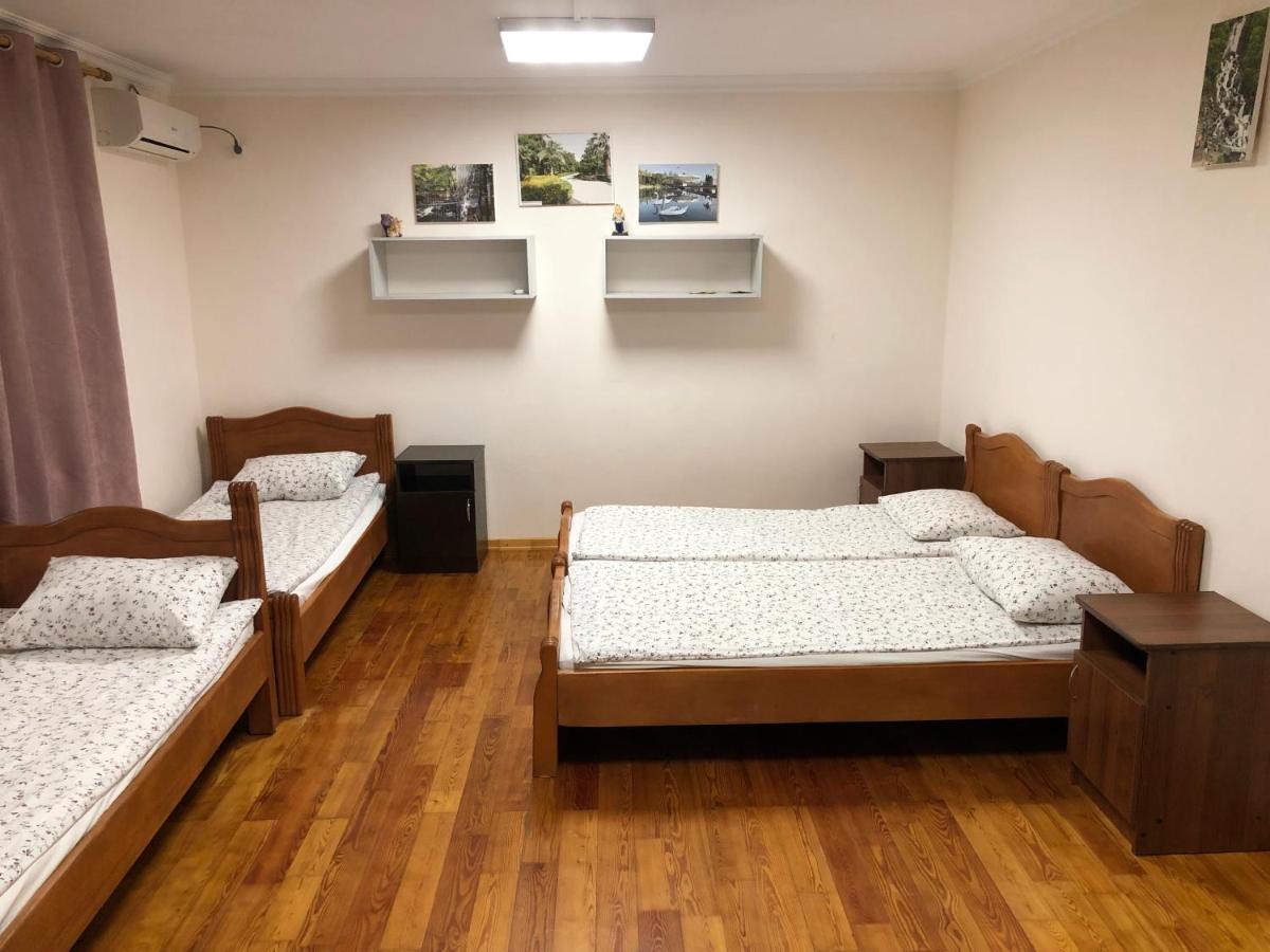 غوداوتا Vse Dlya Vas Guest House المظهر الخارجي الصورة