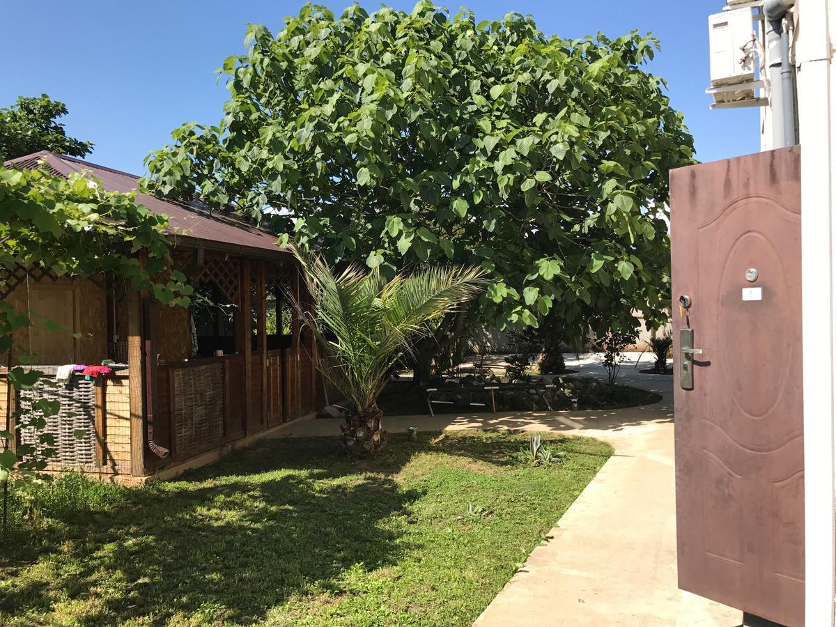 غوداوتا Vse Dlya Vas Guest House المظهر الخارجي الصورة