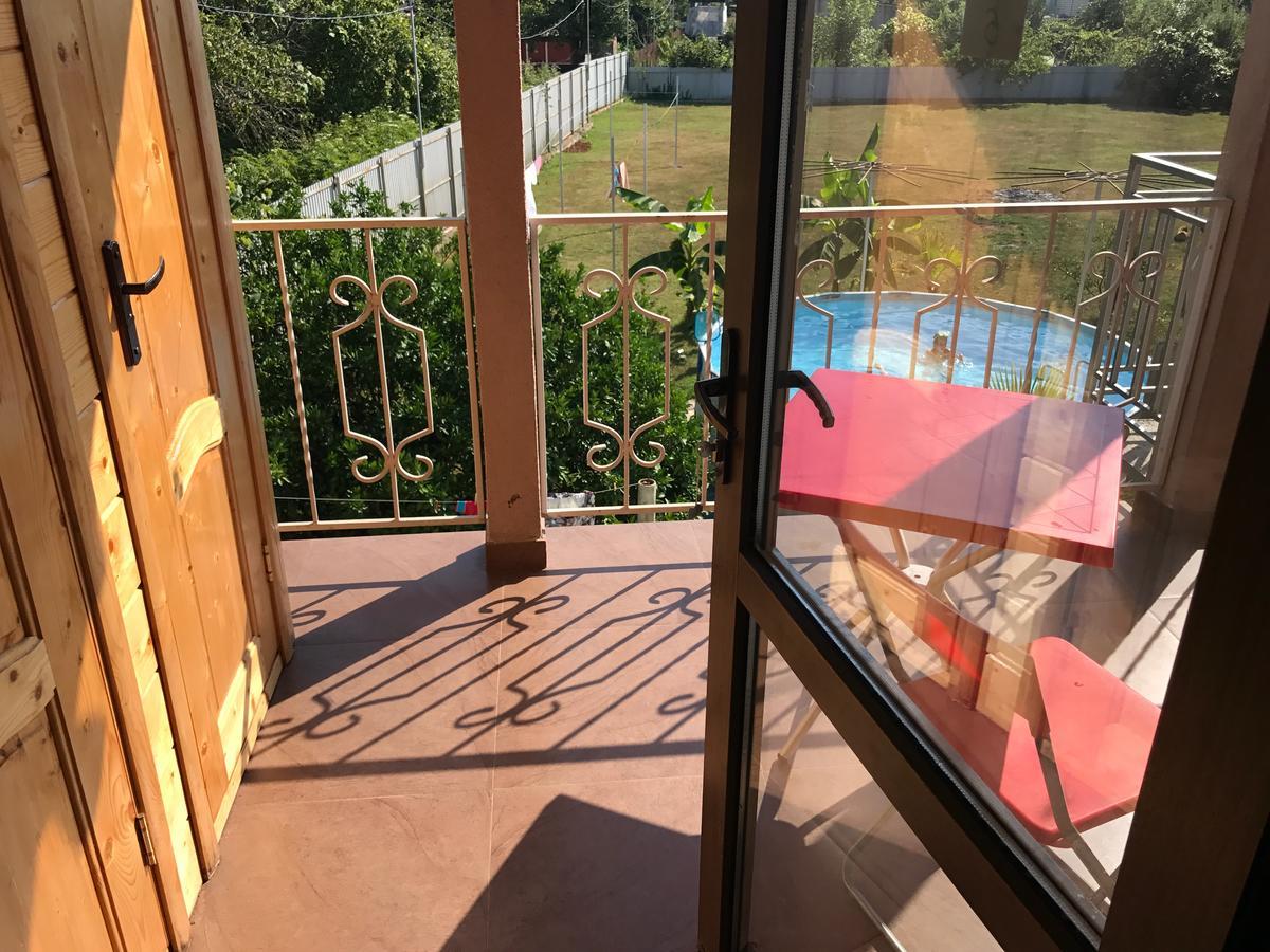 غوداوتا Vse Dlya Vas Guest House المظهر الخارجي الصورة